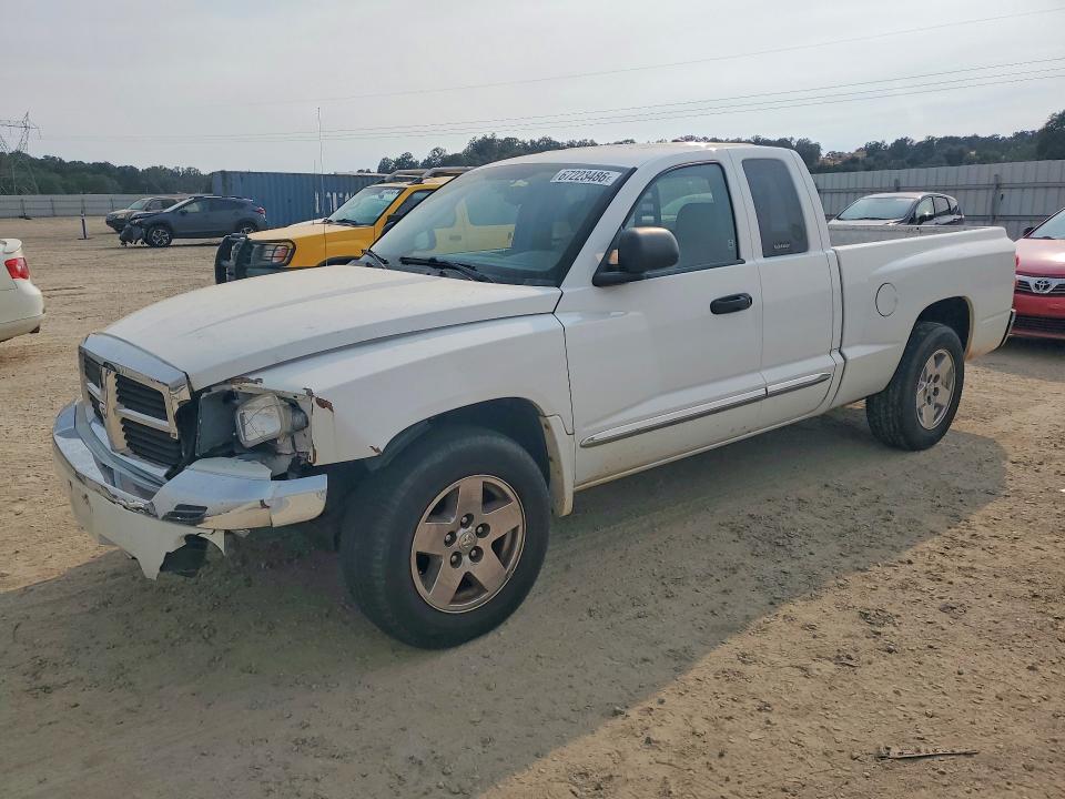 2005 DODGE DAKOTA