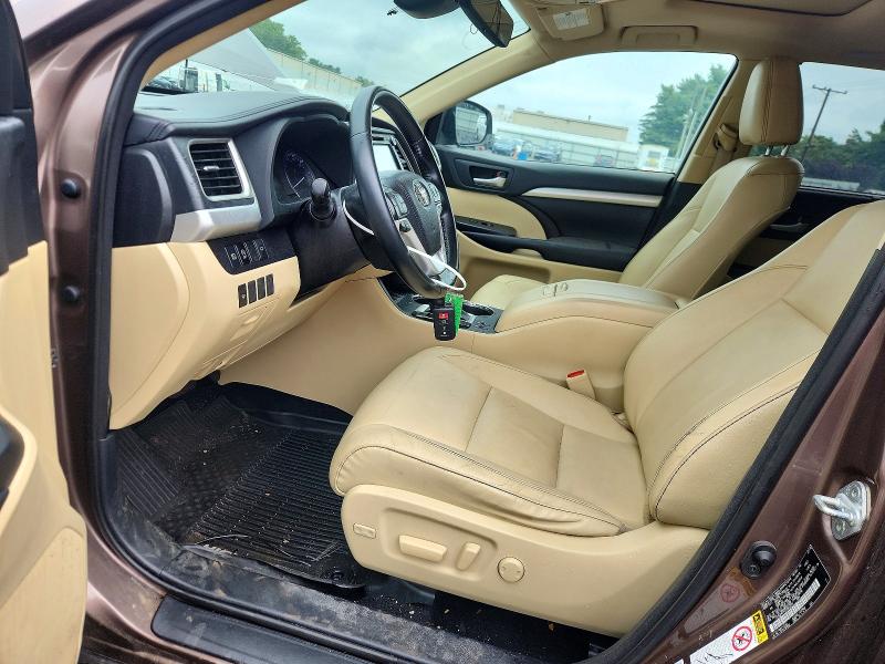 Photo 7 from auction – 2018 TOYOTA HIGHLANDER with VIN 5TDJZRFH1JS902201
