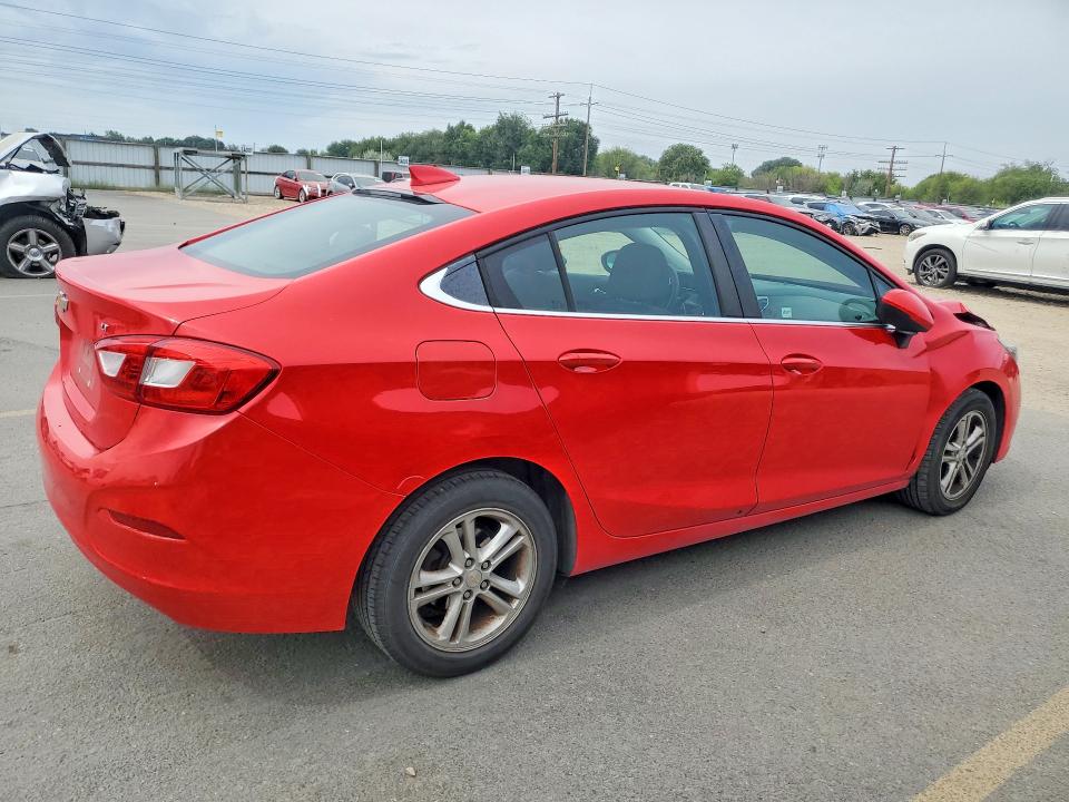 Photo 3 from auction – 2018 CHEVROLET CRUZE with VIN 1G1BE5SM3J7158664