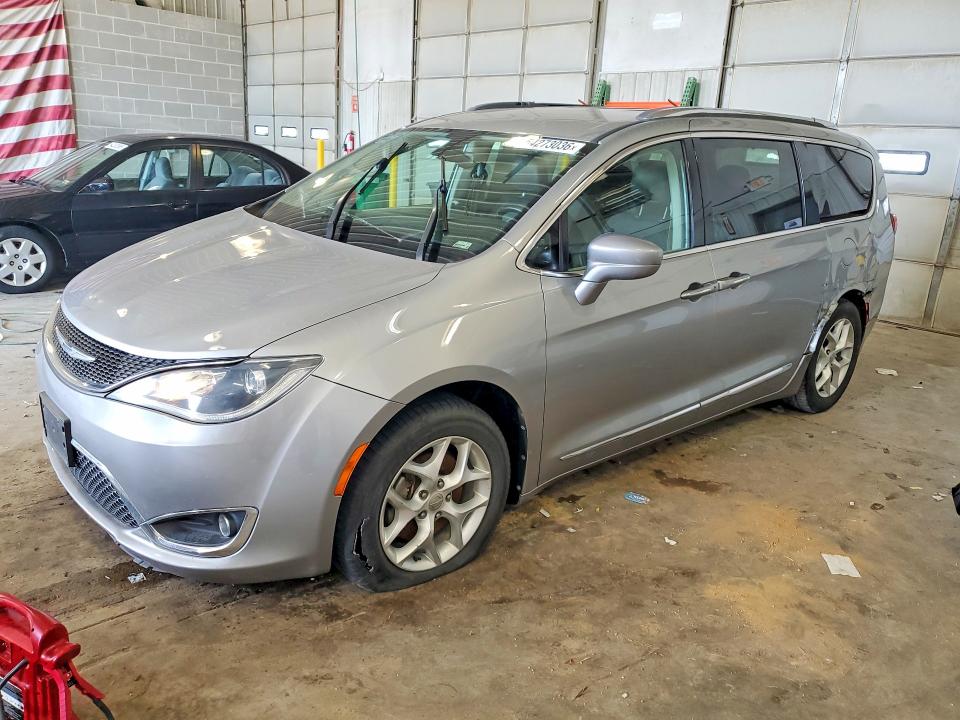 CHRYSLER PACIFICA 2018 with VIN 2C4RC1BG8JR128170 - Photo from auction