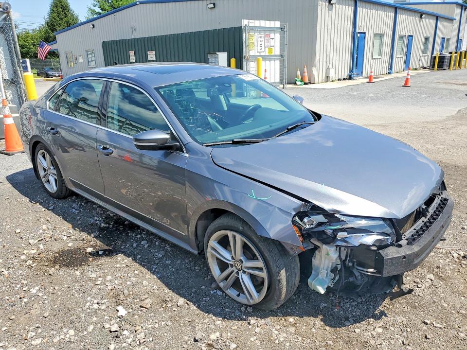 Photo 4 from auction – 2015 VOLKSWAGEN PASSAT with VIN 1VWBT7A30FC073293