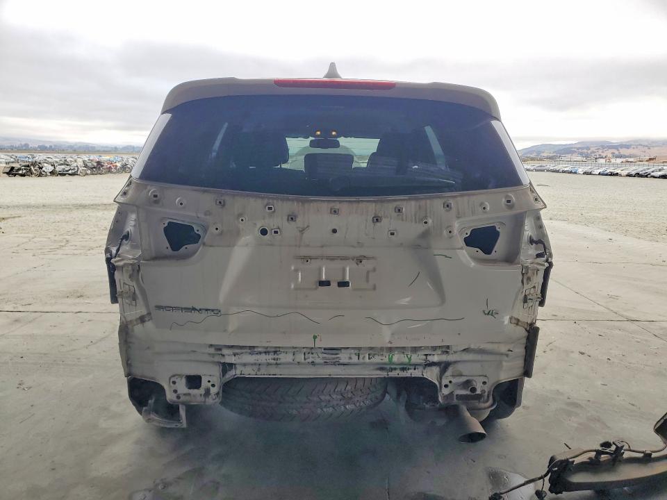 Photo 6 from auction – 2016 KIA SORENTO with VIN 5XYPG4A59GG054445