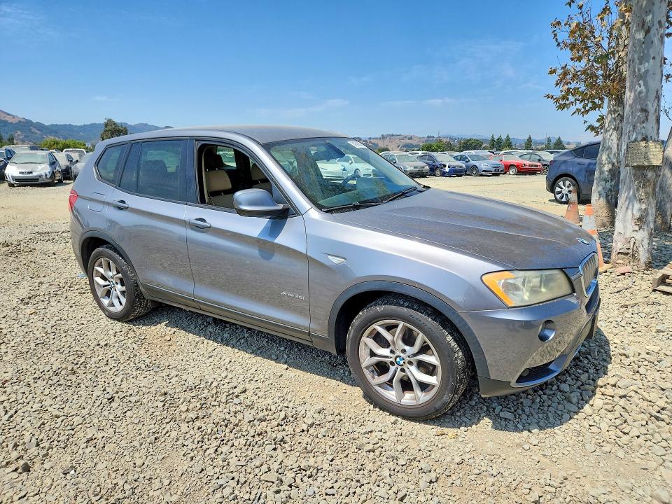 Foto 4 de la subasta – 2011 BMW X3 con VIN 5UXWX7C55BL730654