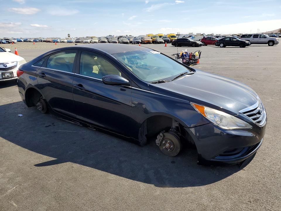 Photo 4 from auction – 2013 HYUNDAI SONATA with VIN 5NPEB4AC5DH761406