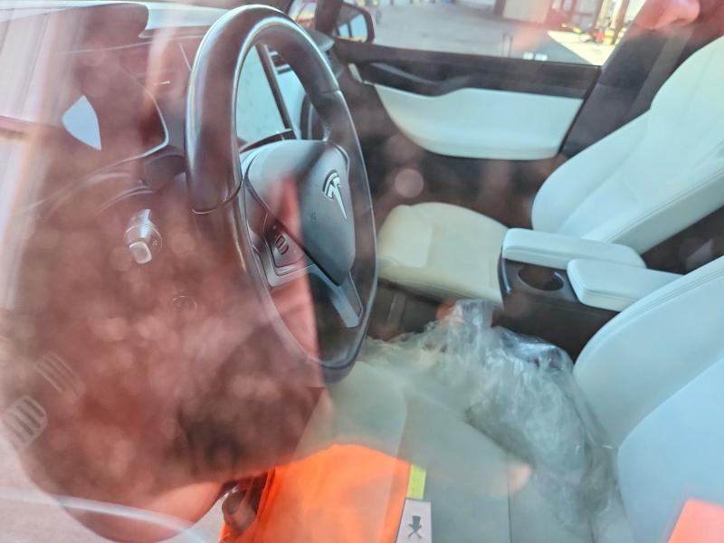 Фото 8 с аукциона – 2020 TESLA MODEL X с VIN 5YJXCBE42LF262363