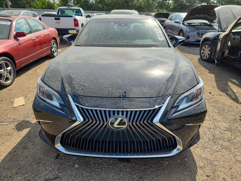 Фото 5 с аукциона – 2019 LEXUS ES с VIN 58ABZ1B13KU012394