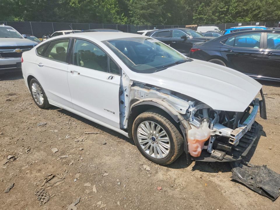 Photo 4 from auction – 2014 FORD FUSION with VIN 3FA6P0LUXER169489