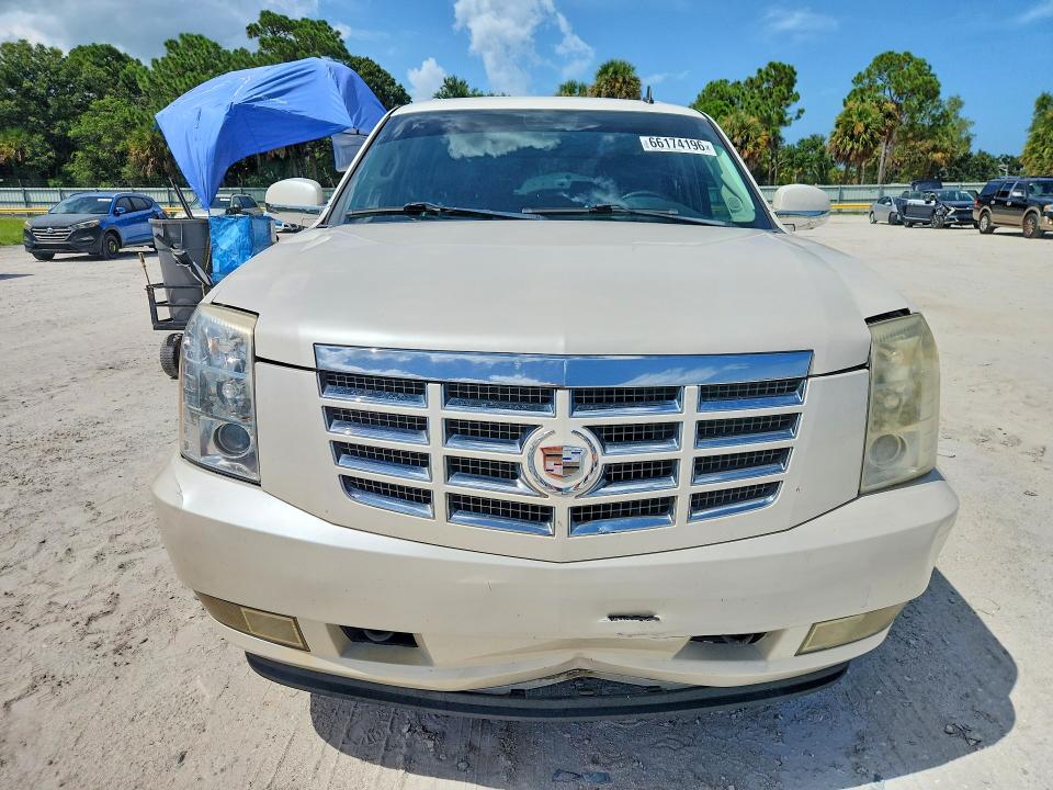 Photo 5 from auction – 2011 CADILLAC ESCALADE with VIN 1GYS3BEFXBR154961