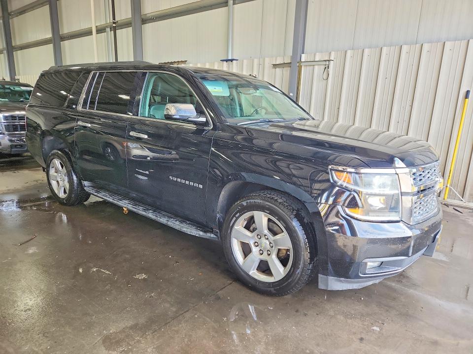 Photo 4 from auction – 2015 CHEVROLET SUBURBAN with VIN 1GNSKJKC7FR139098