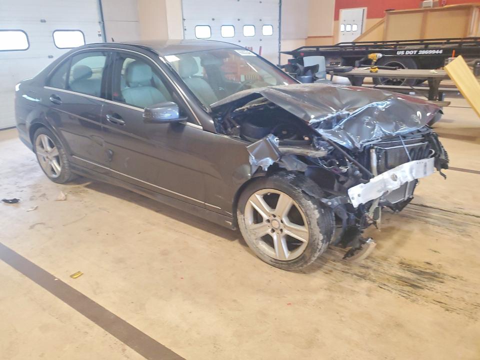 Photo 4 from auction – 2011 MERCEDES-BENZ C with VIN WDDGF8BB0BR142010