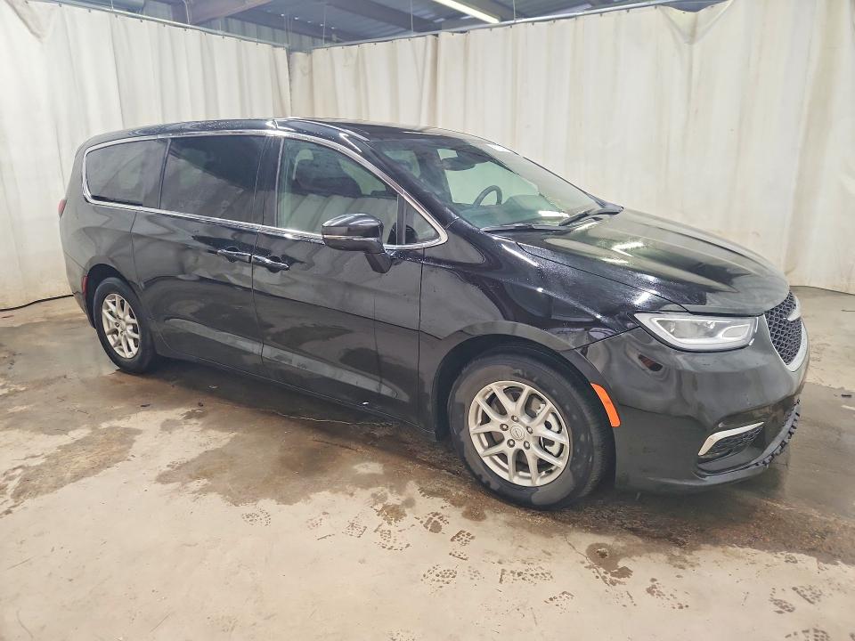 Photo 4 from auction – 2026 CHRYSLER PACIFICA with VIN 2C4RC1BG1TR194224