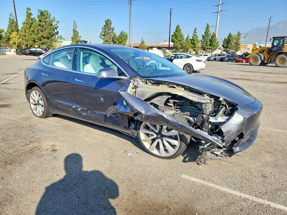 Photo 4 from auction – 2018 TESLA MODEL 3 with VIN 5YJ3E1EA6JF171327