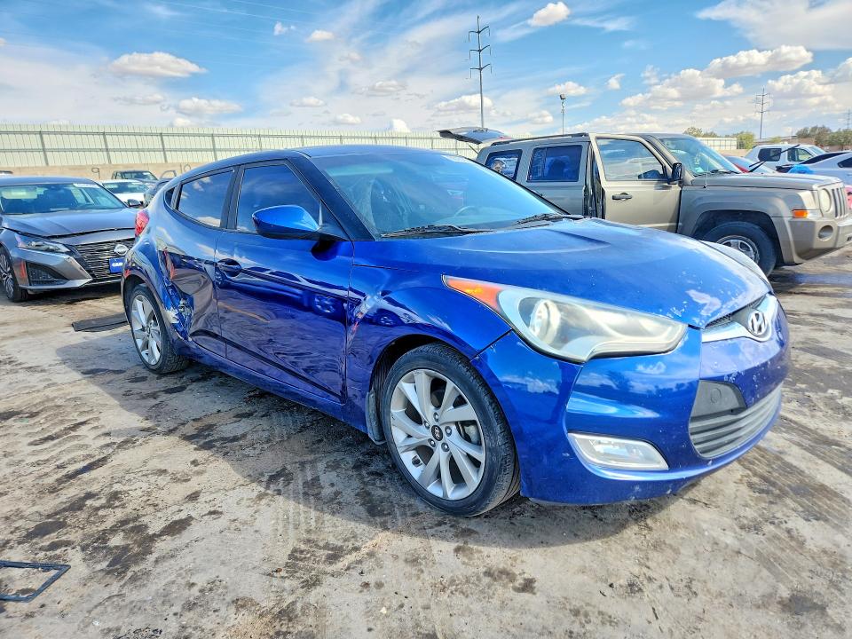 Photo 4 from auction – 2017 HYUNDAI VELOSTER with VIN KMHTC6AD6HU317211