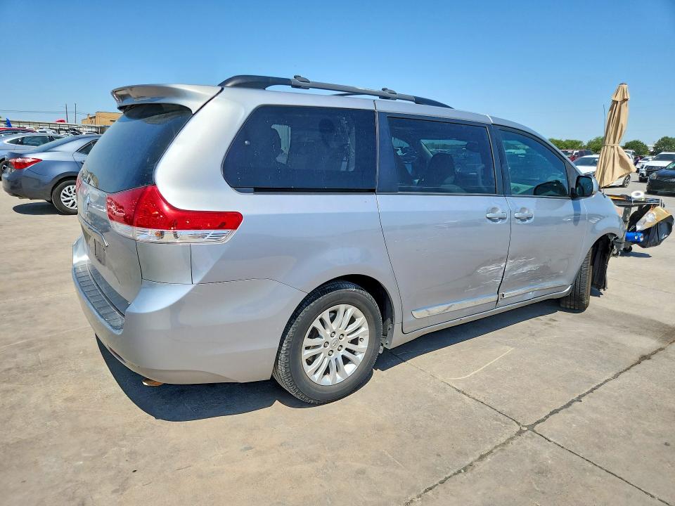 Photo 3 from auction – 2013 TOYOTA SIENNA with VIN 5TDYK3DC5DS395010