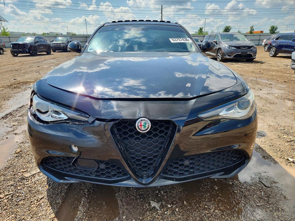 Photo 5 from auction – 2017 ALFA ROMEO GIULIA with VIN ZARFAEEN7H7556310