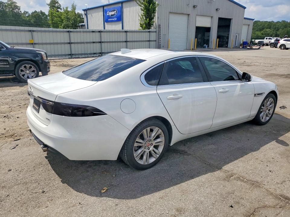 Photo 3 from auction – 2017 JAGUAR XF with VIN SAJBD4BV6HCY47193