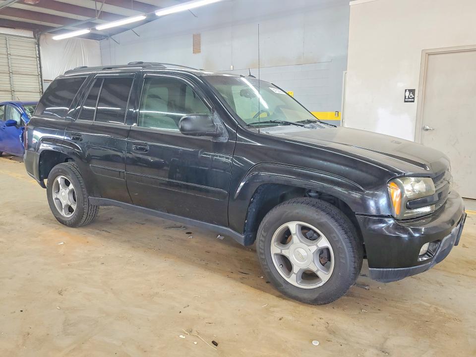 Photo 4 from auction – 2005 CHEVROLET TRAILBLAZER with VIN 1GNDT13S852190810