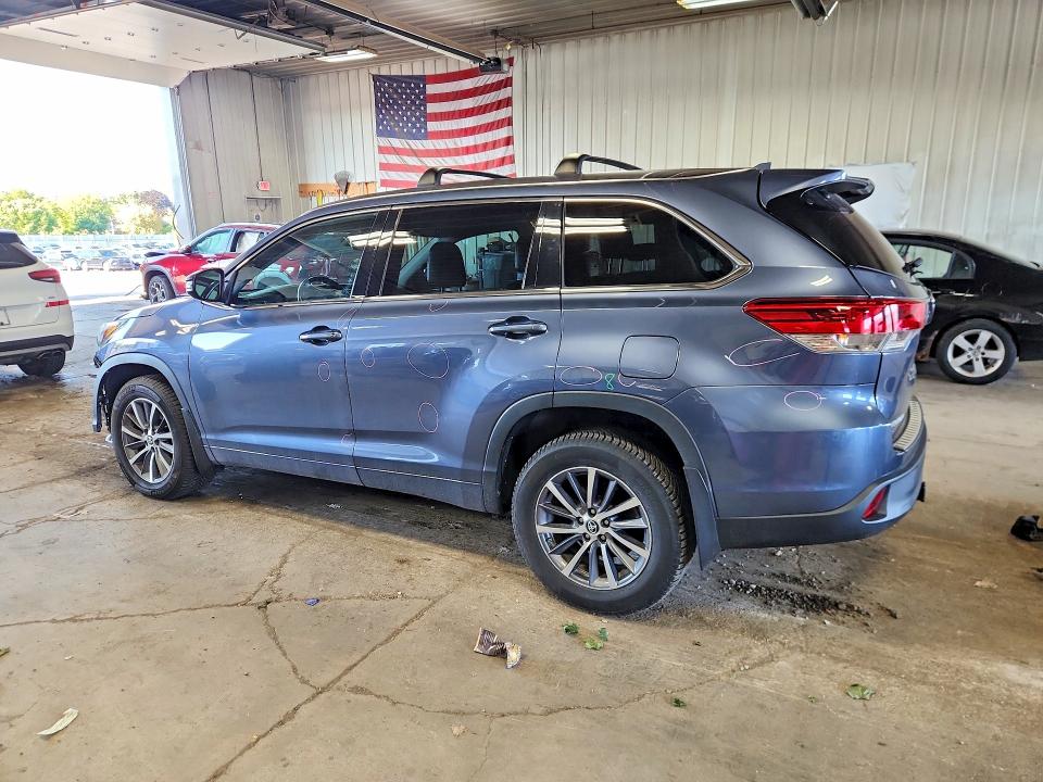 Photo 2 from auction – 2018 TOYOTA HIGHLANDER with VIN 5TDJZRFHXJS907753