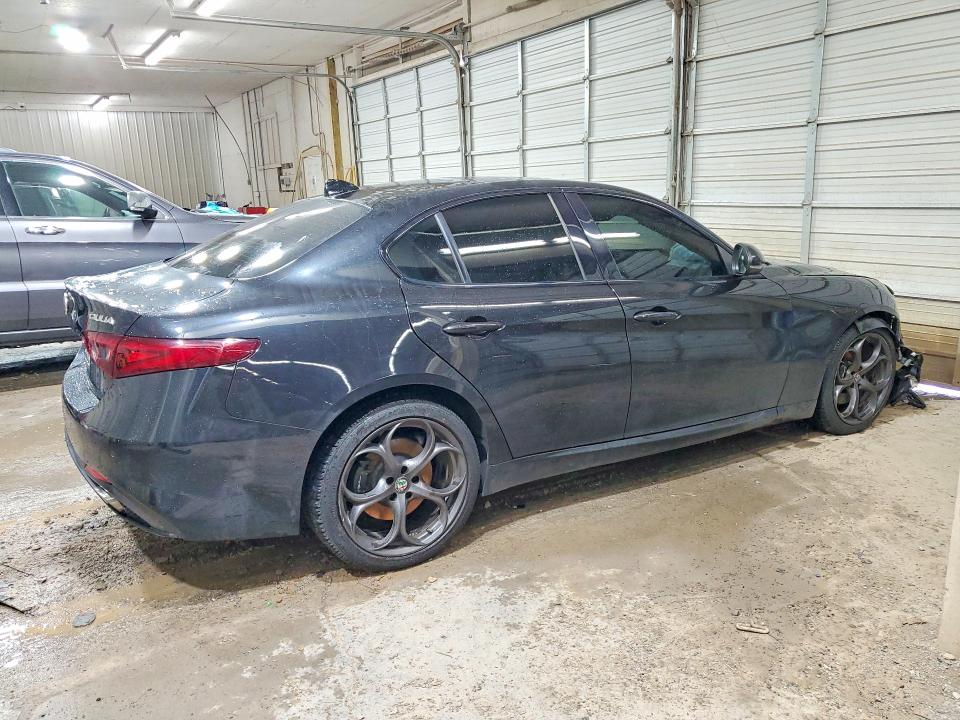 Photo 3 from auction – 2018 ALFA ROMEO GIULIA with VIN ZARFAEEN3J7571425