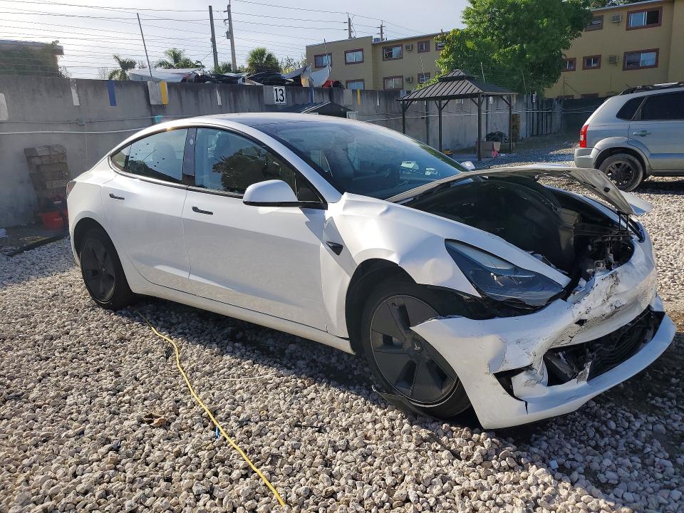 صورة رقم 4 من المزاد - 2023 TESLA MODEL 3 مع VIN 5YJ3E1EA6PF482152