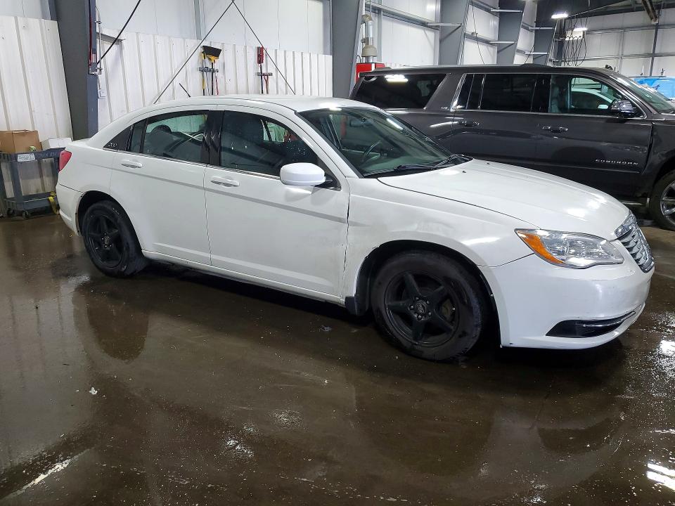 صورة رقم 4 من المزاد - 2014 CHRYSLER 200 مع VIN 1C3CCBAB9EN204455