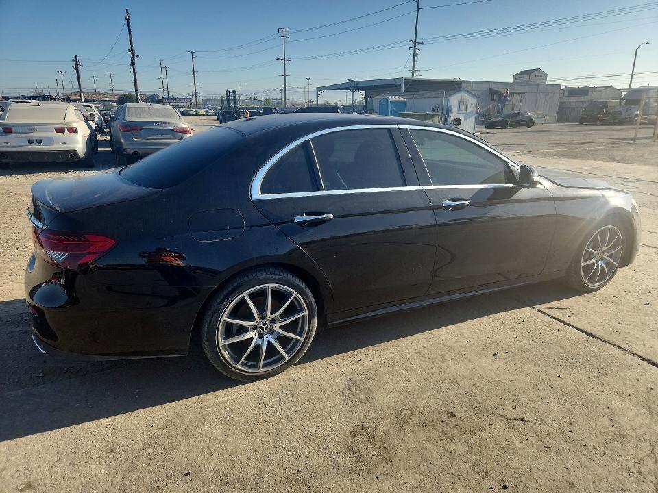 Photo 3 from auction – 2022 MERCEDES-BENZ E with VIN W1KZF8DB7NB010736