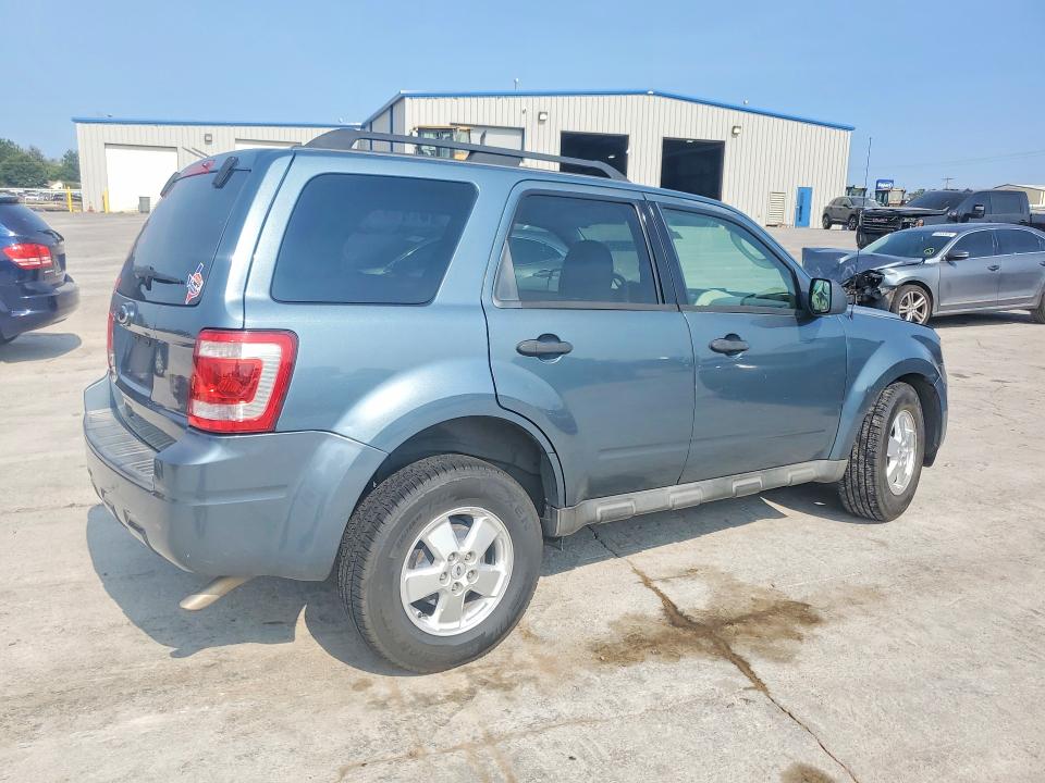 Photo 3 from auction – 2010 FORD ESCAPE with VIN 1FMCU0D71AKB28192