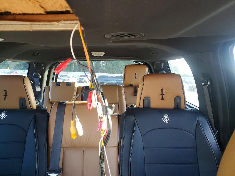 Photo 10 from auction – 2011 LINCOLN NAVIGATOR with VIN 5LMJJ2J50BEJ01965