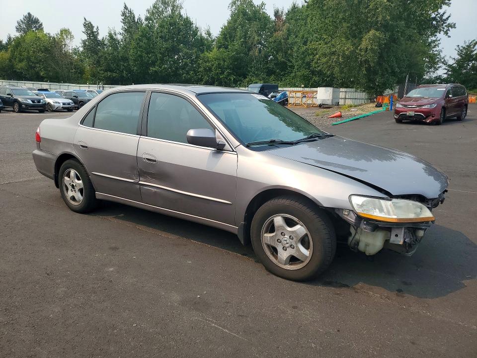 Снимка 4 от търг – 2000 HONDA ACCORD с VIN 1HGCG1659YA071013