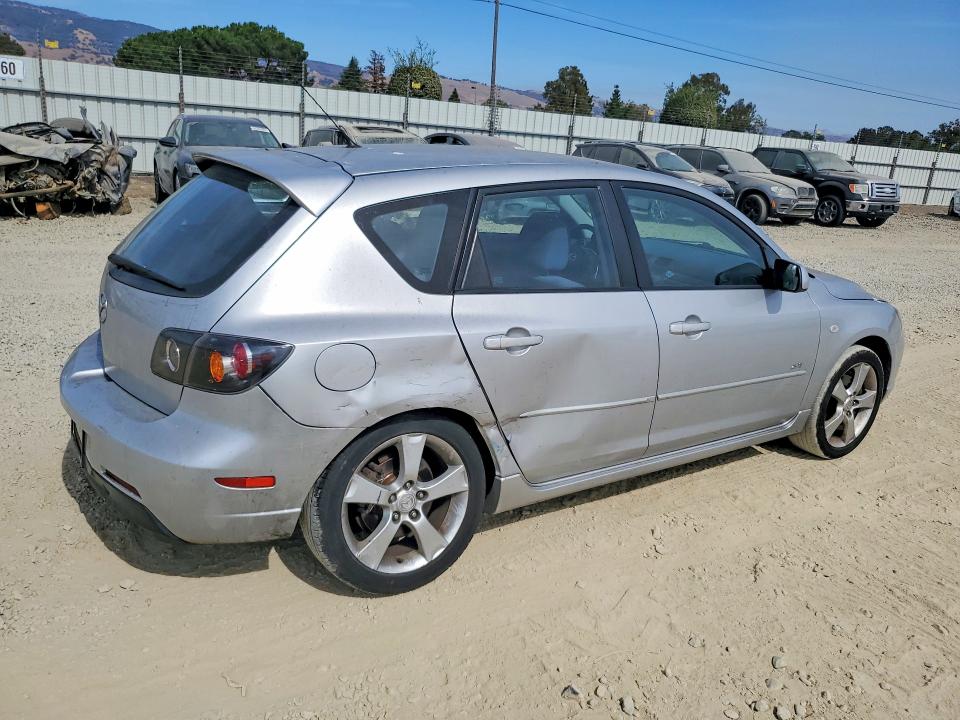 Photo 3 from auction – 2004 MAZDA 3 with VIN JM1BK343741216548