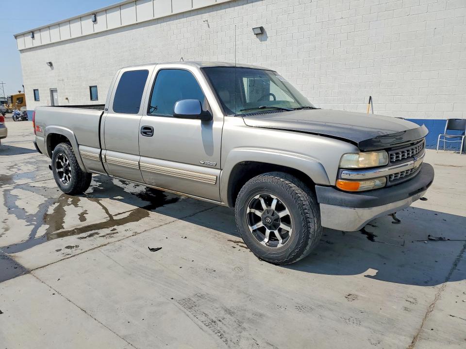 Photo 4 from auction – 2000 CHEVROLET SILVERADO with VIN 1GCEK19T8YE176277