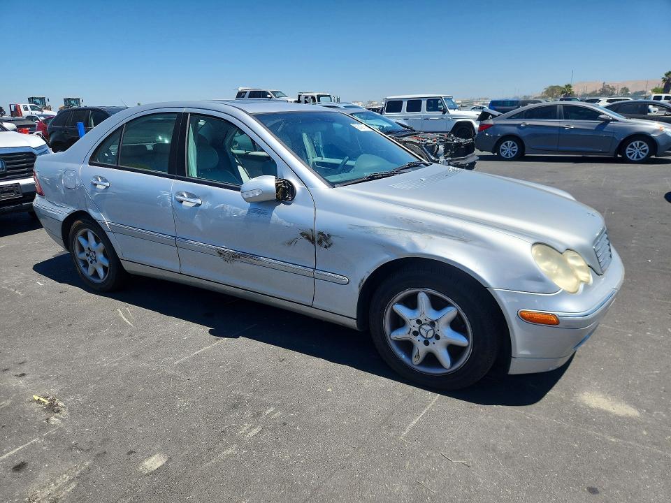 Photo 4 from auction – 2004 MERCEDES-BENZ C with VIN WDBRF61J14F554570