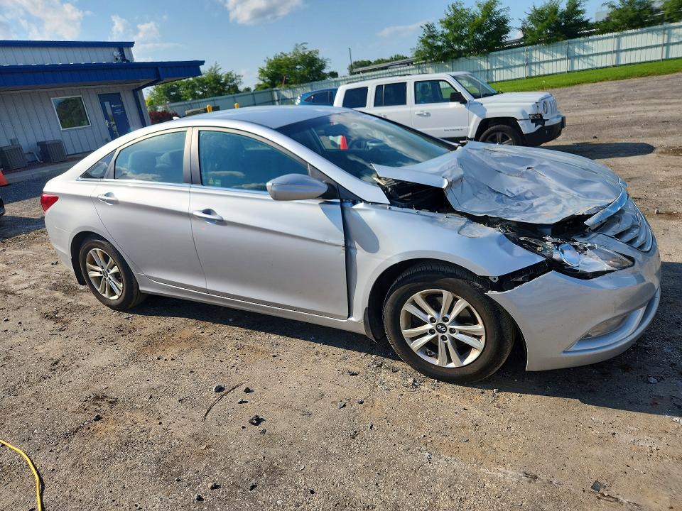 Photo 4 from auction – 2013 HYUNDAI SONATA with VIN 5NPEB4ACXDH714517