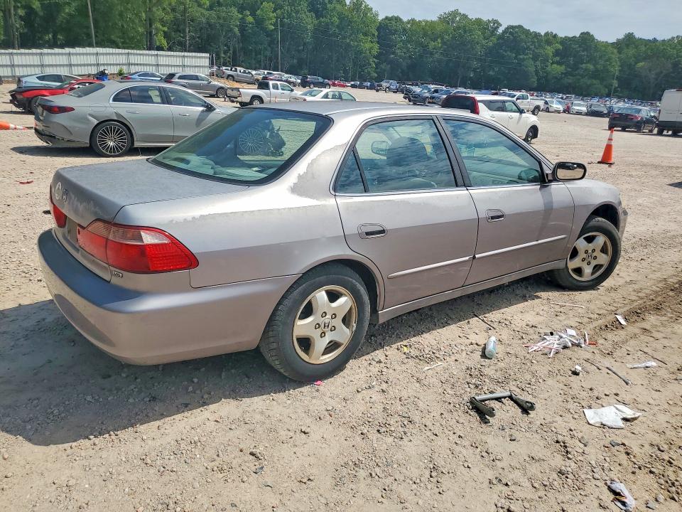 Photo 3 from auction – 2000 HONDA ACCORD with VIN 1HGCG1650YA021066