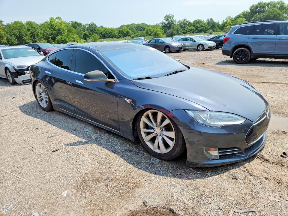 Photo 4 from auction – 2015 TESLA MODEL S with VIN 5YJSA1H25FFP74031