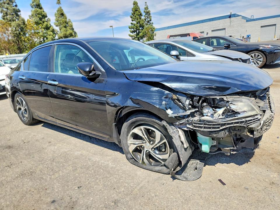 Photo 4 from auction – 2017 HONDA ACCORD with VIN 1HGCR2F36HA047573