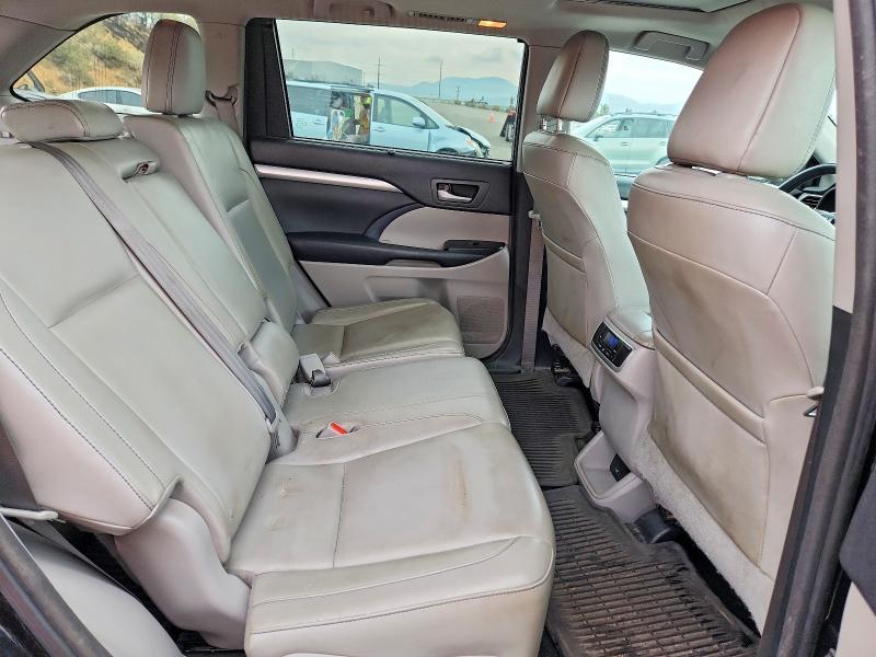 Photo 11 from auction – 2016 TOYOTA HIGHLANDER with VIN 5TDJKRFH9GS286356