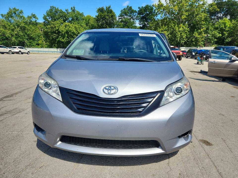 Photo 5 from auction – 2017 TOYOTA SIENNA with VIN 5TDZZ3DC7HS838750