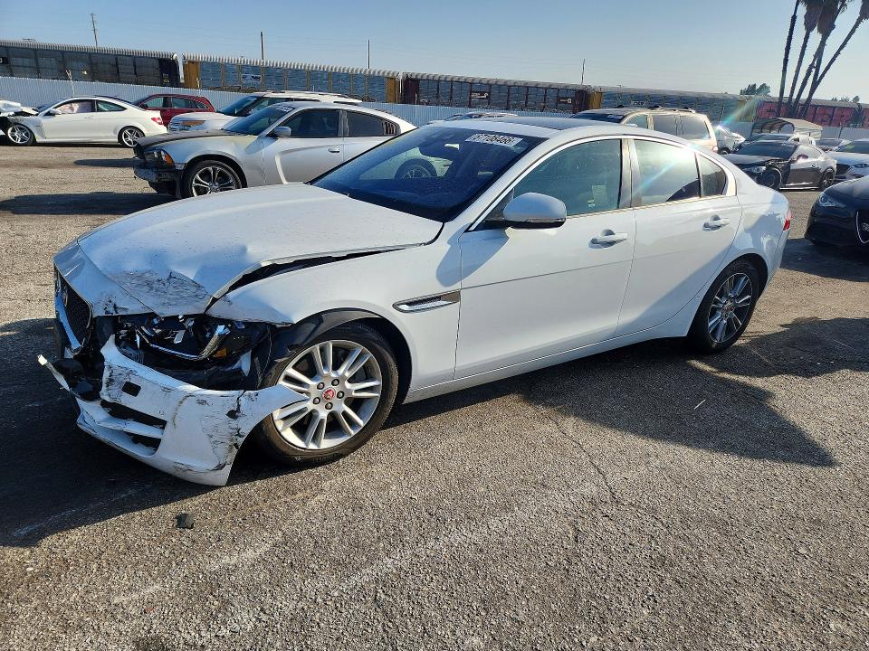 Zdjęcie 1 z aukcji – 2017 JAGUAR XE z VIN SAJAD4BG0HA956838