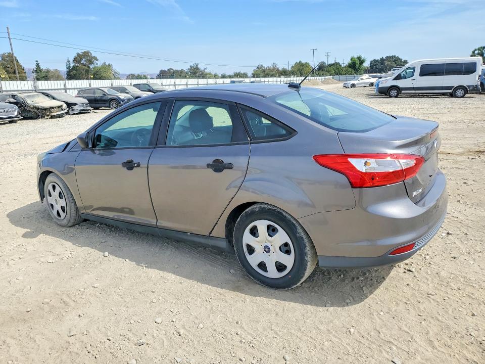Снимка 2 от търг – 2014 FORD FOCUS с VIN 1FADP3E27EL287342