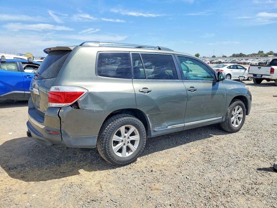 Снимка 3 от търг – 2011 TOYOTA HIGHLANDER с VIN 5TDBK3EH3BS077402