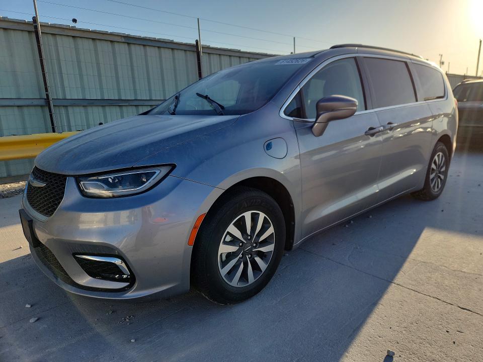 CHRYSLER PACIFICA 2021 with VIN 2C4RC1R75MR585688 - Photo from auction