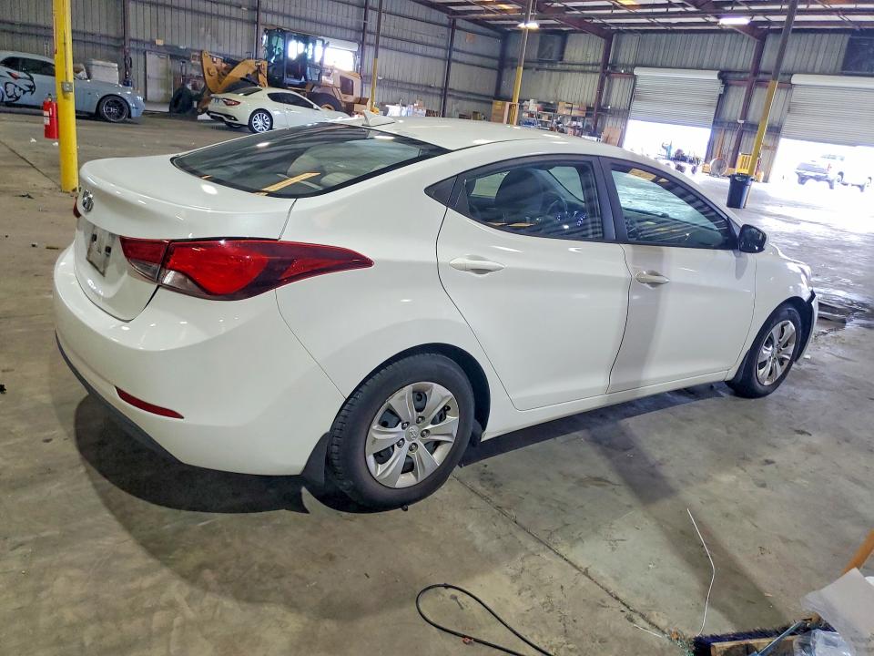 Photo 3 from auction – 2016 HYUNDAI ELANTRA with VIN 5NPDH4AE9GH668808