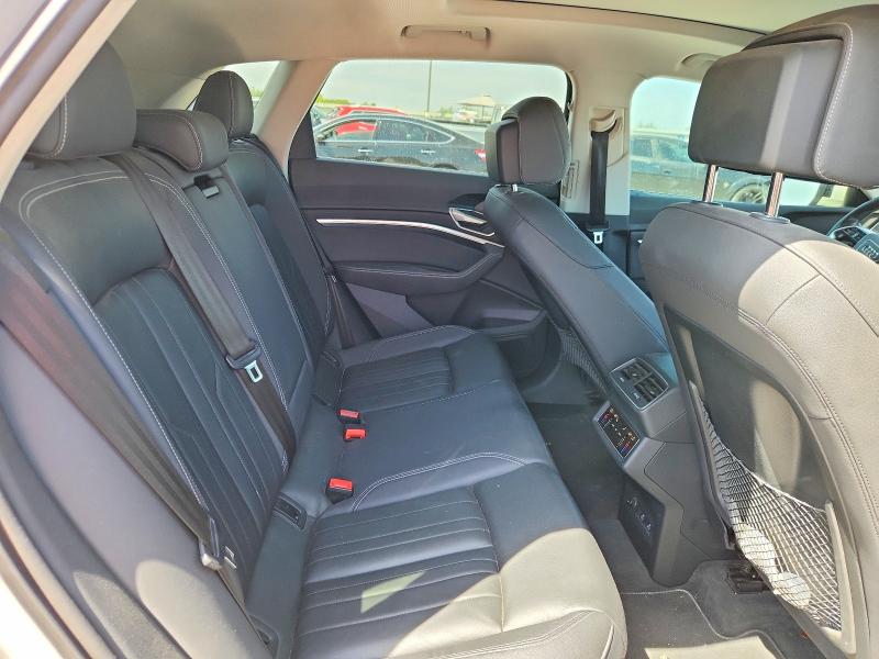 Фото 10 с аукциона – 2022 AUDI E-TRON с VIN WA1AAAGEXNB023932