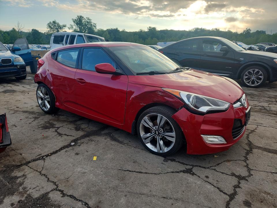 Foto 4 de la subasta – 2016 HYUNDAI VELOSTER con VIN KMHTC6AD5GU273183