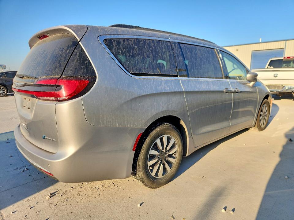 Photo 3 from auction – 2021 CHRYSLER PACIFICA with VIN 2C4RC1R75MR585688