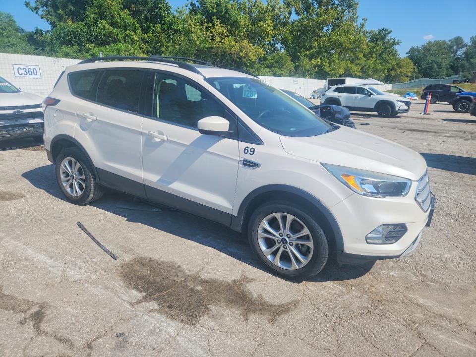 Photo 4 from auction – 2018 FORD ESCAPE with VIN 1FMCU9GD2JUC98846