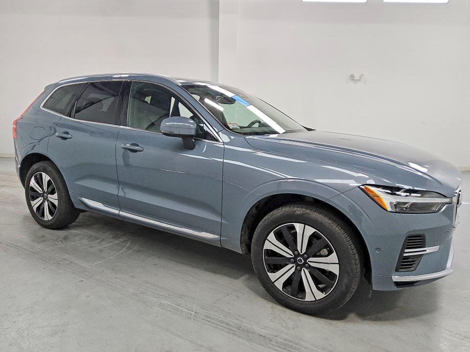 Photo 4 from auction – 2023 VOLVO XC60 with VIN YV4H60DE2P1330098