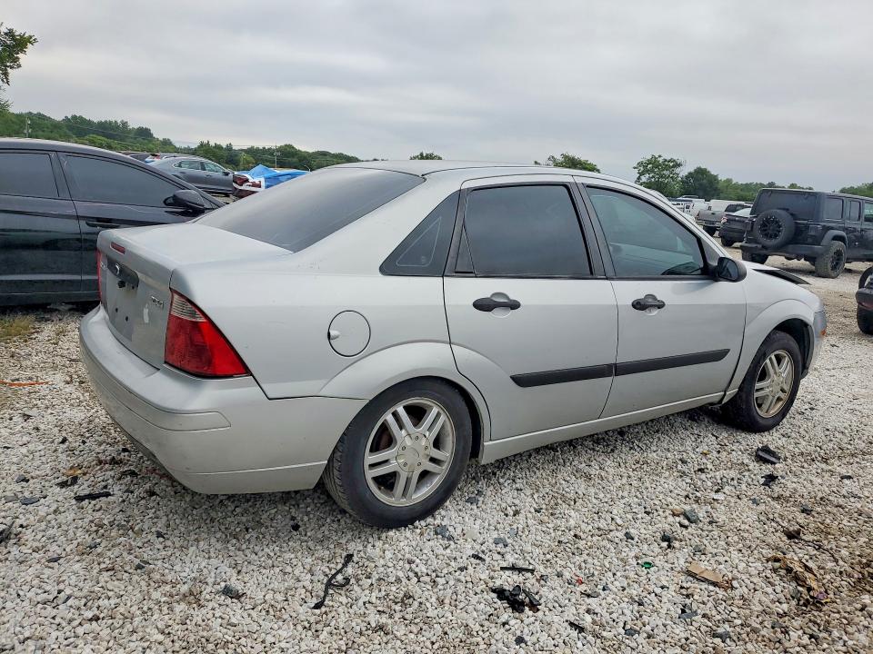 Photo 3 from auction – 2005 FORD FOCUS with VIN 1FAFP34N25W244885