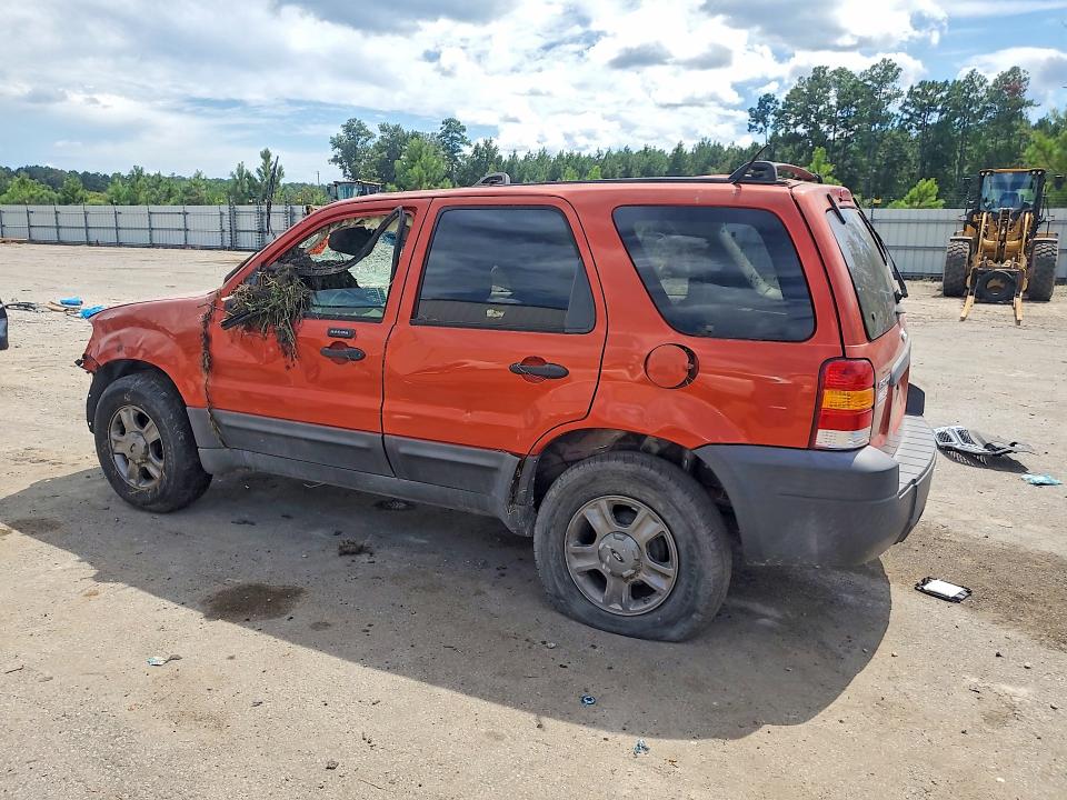 Photo 2 from auction – 2005 FORD ESCAPE with VIN 1FMCU02Z55KD88279